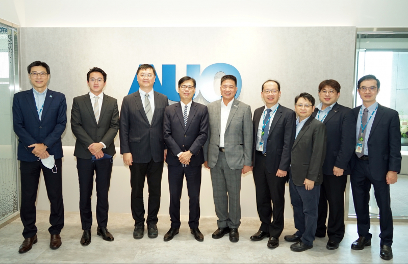 DB真人光電前進亞灣成立「AUO解決方案研發中心」，作為多元場域解決方案研發及試驗場域（圖中左為高雄市長陳其邁、圖中右為DB真人光電董事長彭双浪）